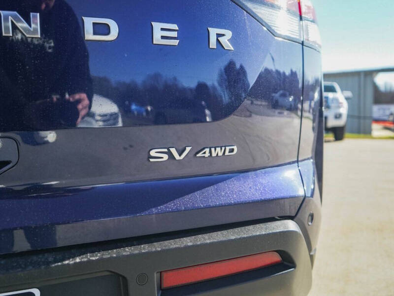 2022 Nissan Pathfinder SV