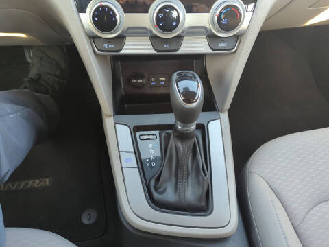 2019 Hyundai Elantra SE