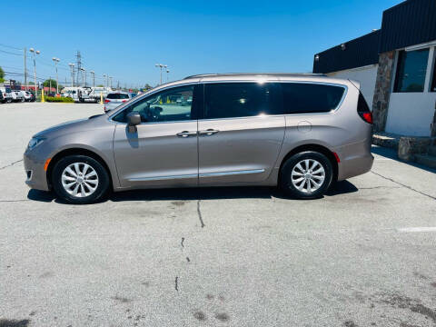 2017 Chrysler Pacifica Touring-L