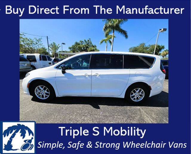 2025 Chrysler Pacifica Select