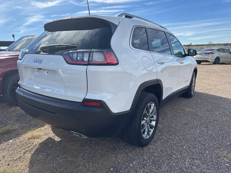 2021 Jeep Cherokee Latitude Lux photo 3