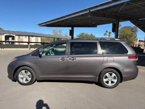 2014 Toyota Sienna LE 8-Passenger