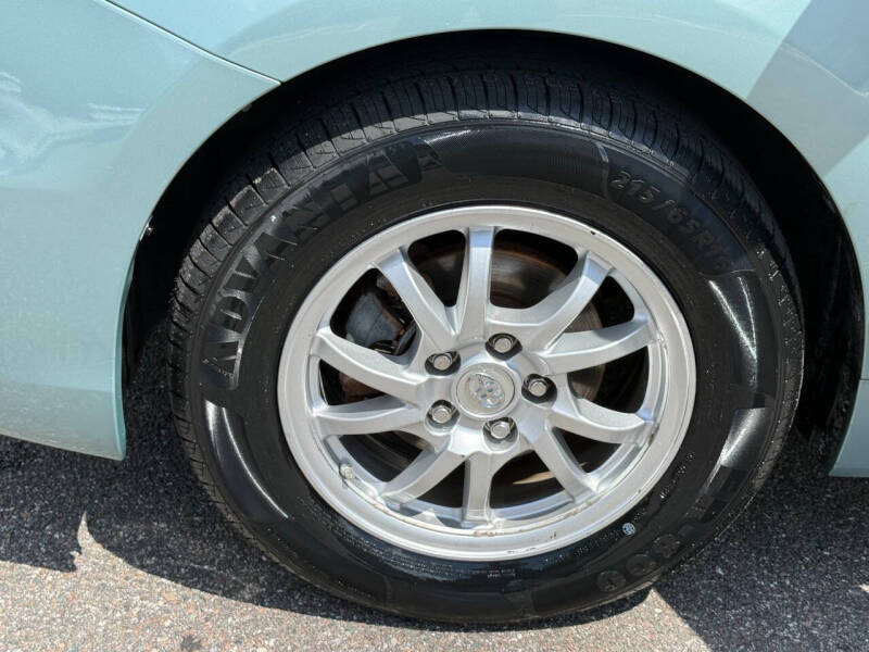 2013 Toyota Prius v Three