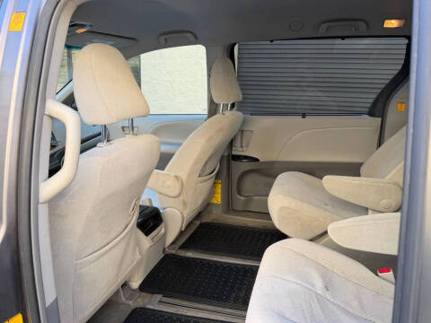 2012 Toyota Sienna LE 7-Passenger