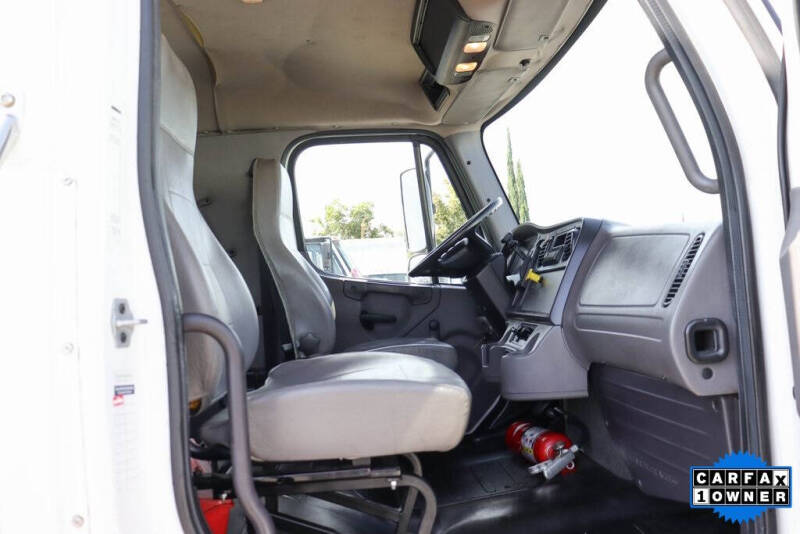 2018 Freightliner M2 106