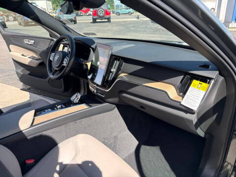 2026 Volvo XC60 B5 Plus