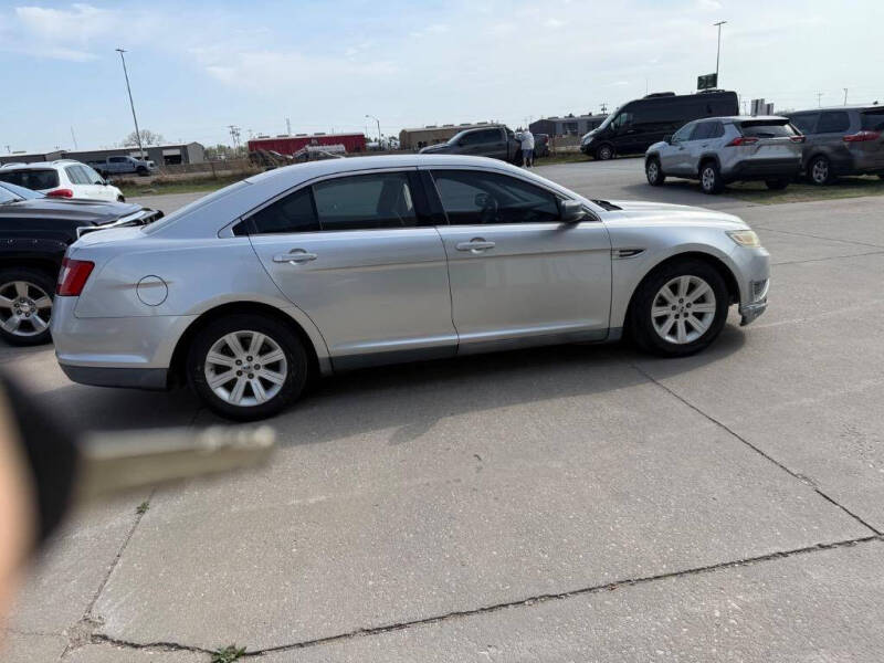 2010 Ford Taurus SE