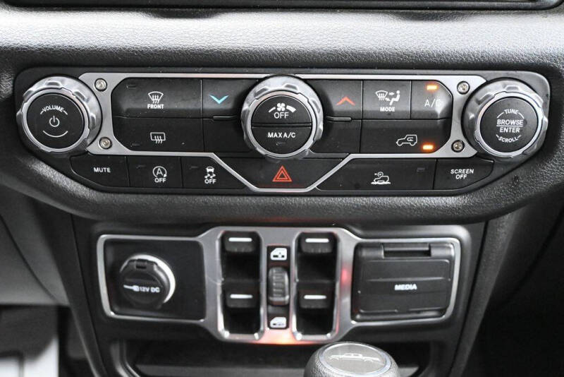 2025 Jeep Gladiator NightHawk
