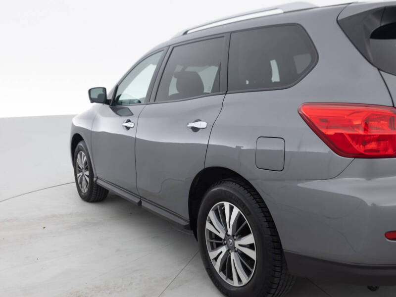 2019 Nissan Pathfinder SL