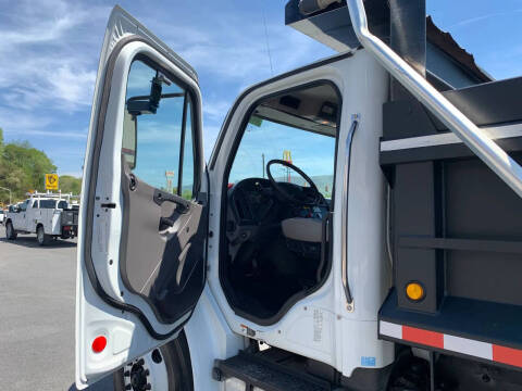 2016 Freightliner M2 106