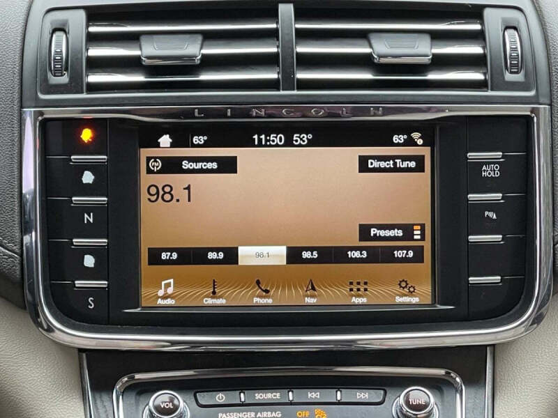 2017 Lincoln Continental Select