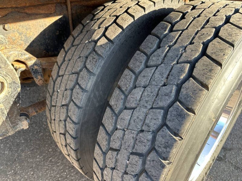 2005 Freightliner M2 106