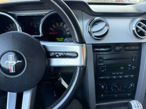 2005 Ford Mustang GT Deluxe