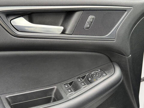2022 Ford Edge SE