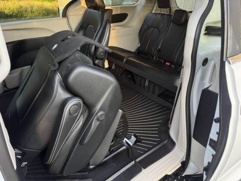 2022 Chrysler Pacifica Hybrid Touring L