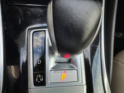 2017 Infiniti QX30 Premium