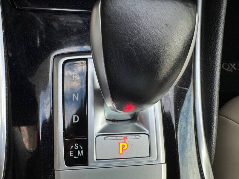 2017 Infiniti QX30 Premium