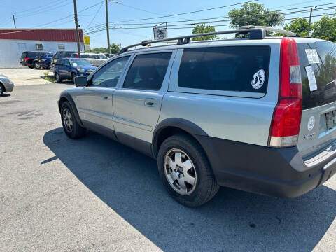 2004 Volvo XC70 for sale at Diana Rico LLC in Dalton GA