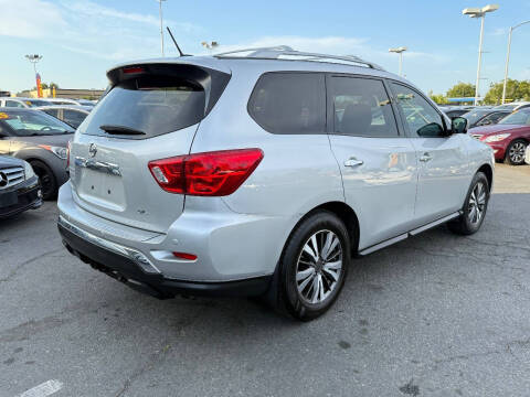 2017 Nissan Pathfinder SL