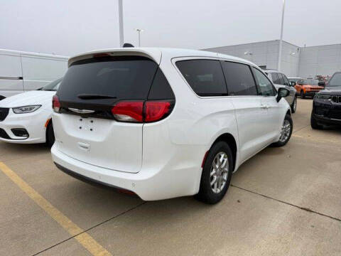 2026 Chrysler Voyager LX