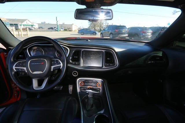 2016 Dodge Challenger SXT Plus