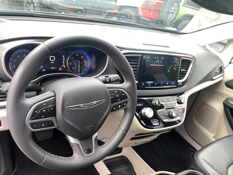 2023 Chrysler Pacifica Touring L