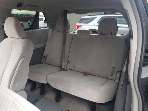 2013 Toyota Sienna LE 7-Passenger