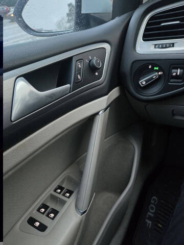 2016 Volkswagen Golf TSI S