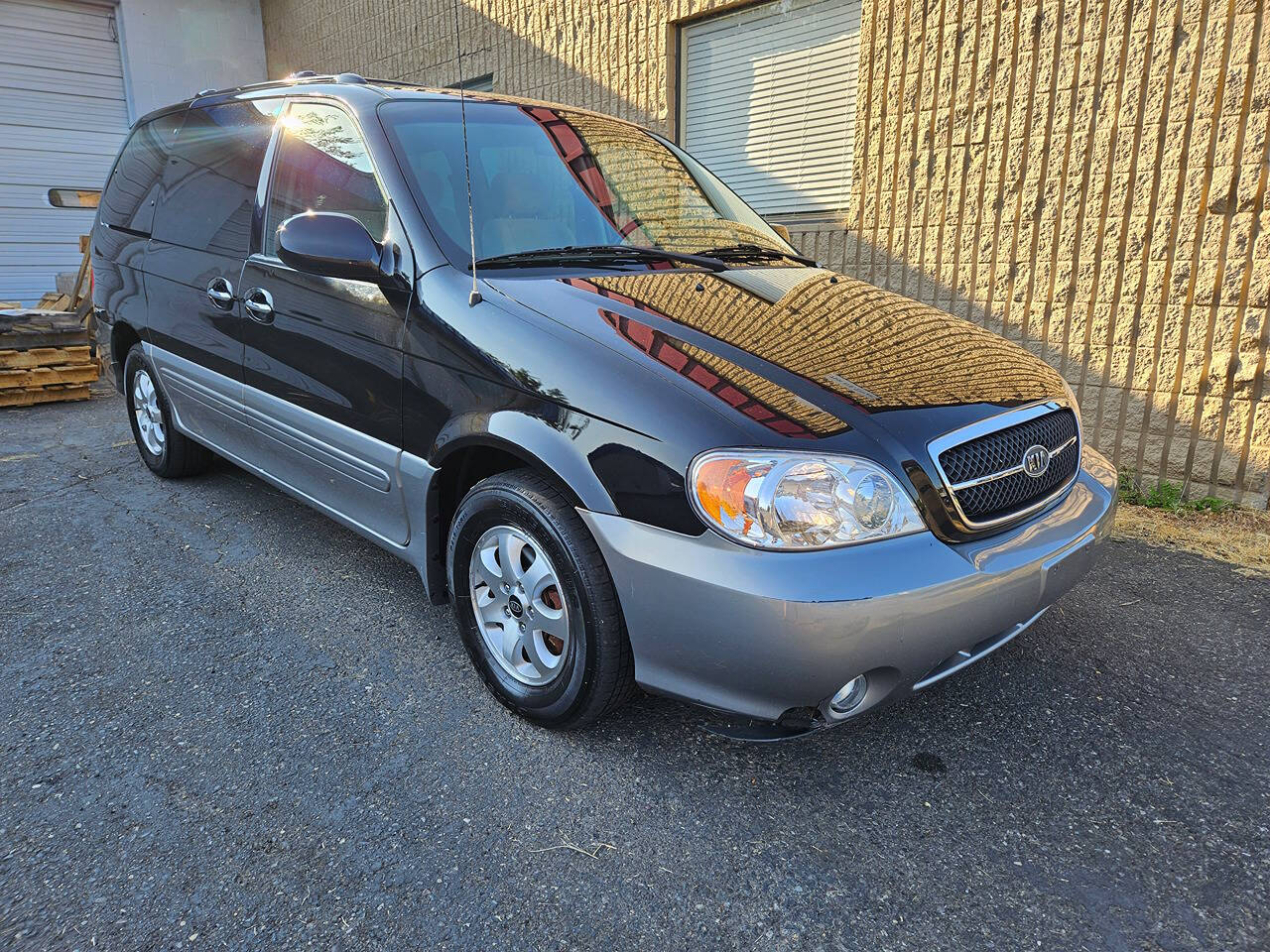 2005 Kia Sedona for sale at WESTERN SKY MOTORS in Portland, OR