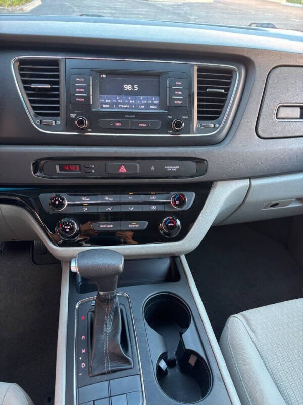 2017 Kia Sedona LX