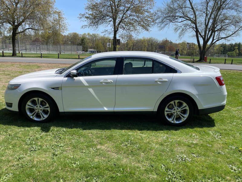 2014 Ford Taurus SEL