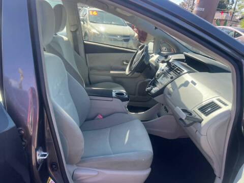2013 Toyota Prius v Three