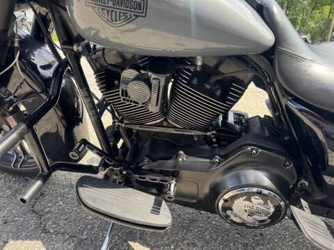2010 Harley-Davidson FLHX -