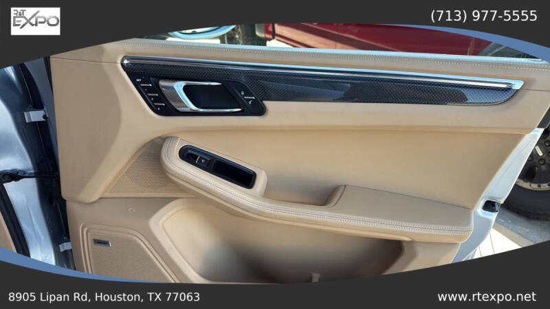 2015 Porsche Macan Turbo