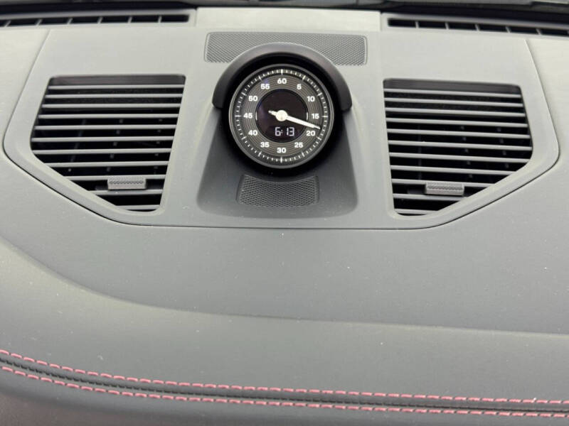 2025 Porsche 911 Carrera