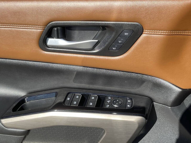 2023 Nissan Pathfinder Platinum