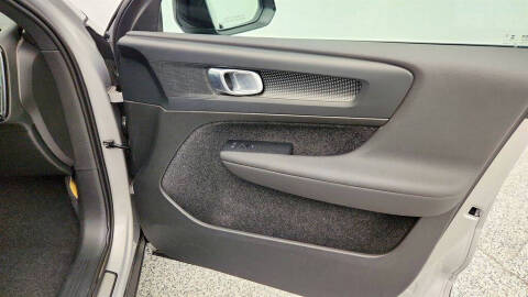 2025 Volvo XC40 B5 Plus Dark Theme