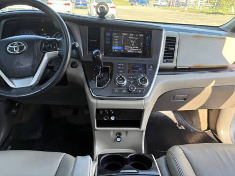 2017 Toyota Sienna XLE Premium 7-Passenger
