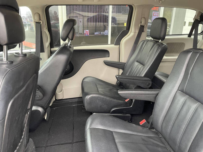 2016 Chrysler Town and Country Touring