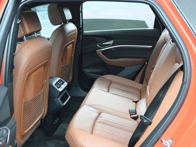 2022 Audi e-tron quattro Premium Plus