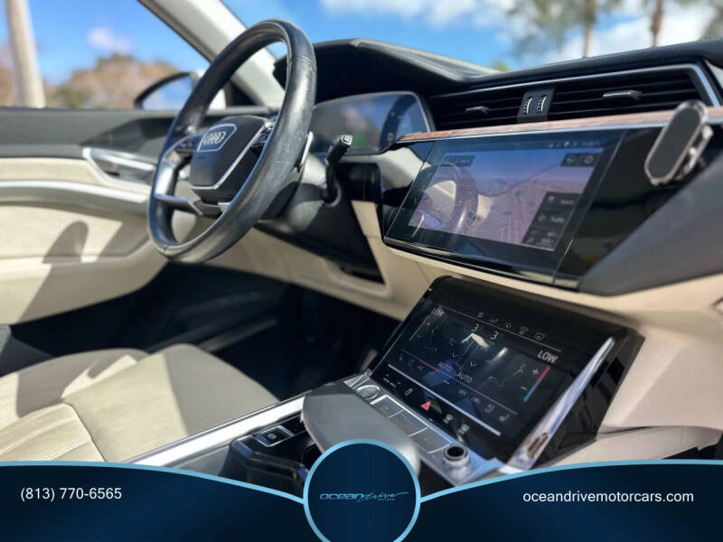 2019 Audi e-tron quattro Prestige