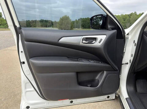 2017 Nissan Pathfinder SL