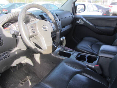 2005 Nissan Pathfinder LE