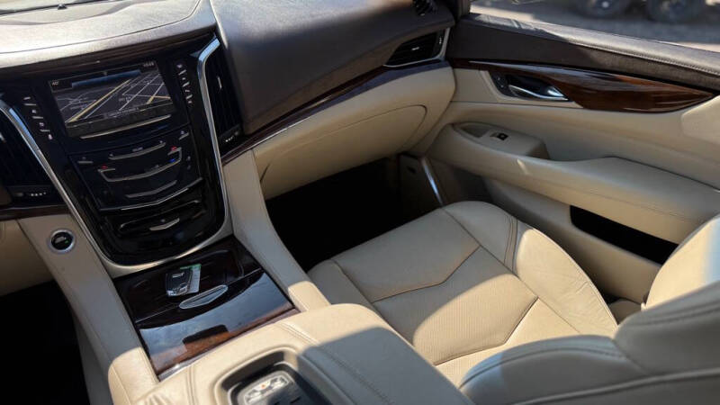 2017 Cadillac Escalade Luxury