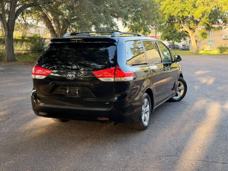 2014 Toyota Sienna LE 8-Passenger