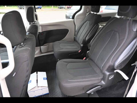 2024 Chrysler Voyager LX