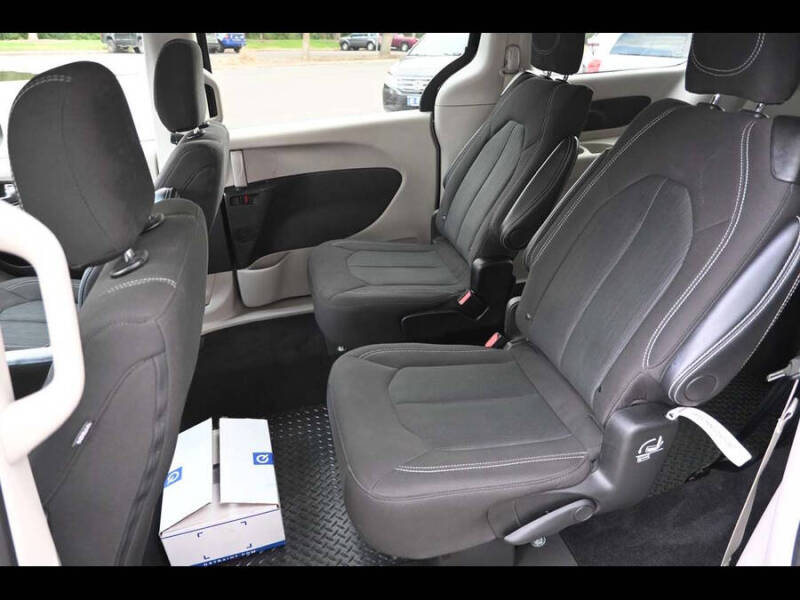 2024 Chrysler Voyager LX