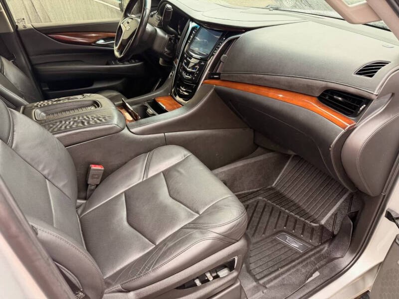 2018 Cadillac Escalade ESV Premium Luxury