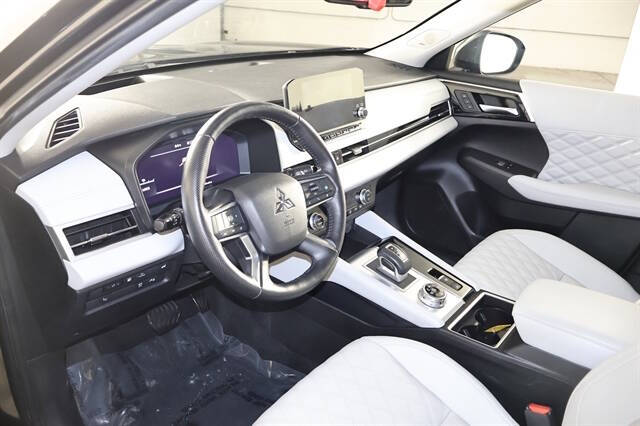 2024 Mitsubishi Outlander PHEV SEL Platinum Edition