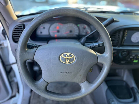 2004 Toyota Sequoia SR5